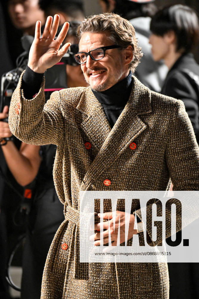 PFW Chanel Outside Arrivals Pedro Pascal arriving at Chanel show during Paris Fashion Week, in Paris, France on 5 October 2026. Photo by Julien Reynaud APS-Medias ABACAPRESS.COM Paris France
