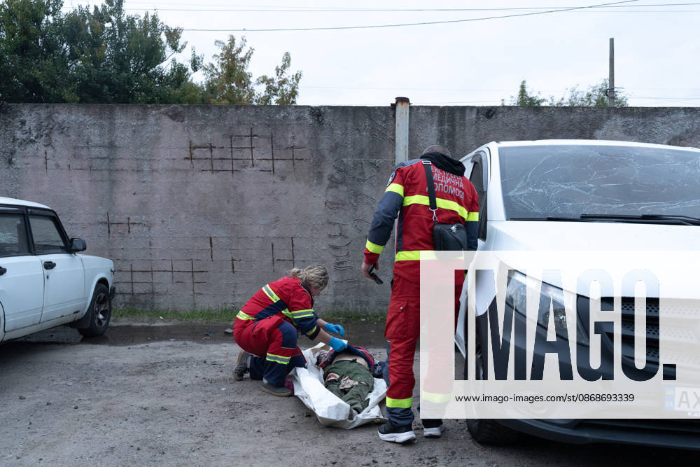 Local rescue workers identify the body of a woman following a Russian aerial attack on a bus repair warehouse in Kharkiv, Ukraine. Two people were killed in the attack, while emergency crews, firefighters and Red Cross volunteers worked to clear the rubble and search the damaged site. Kharkiv Ukraine - ZUMAm350 20261005_zip_m350_022