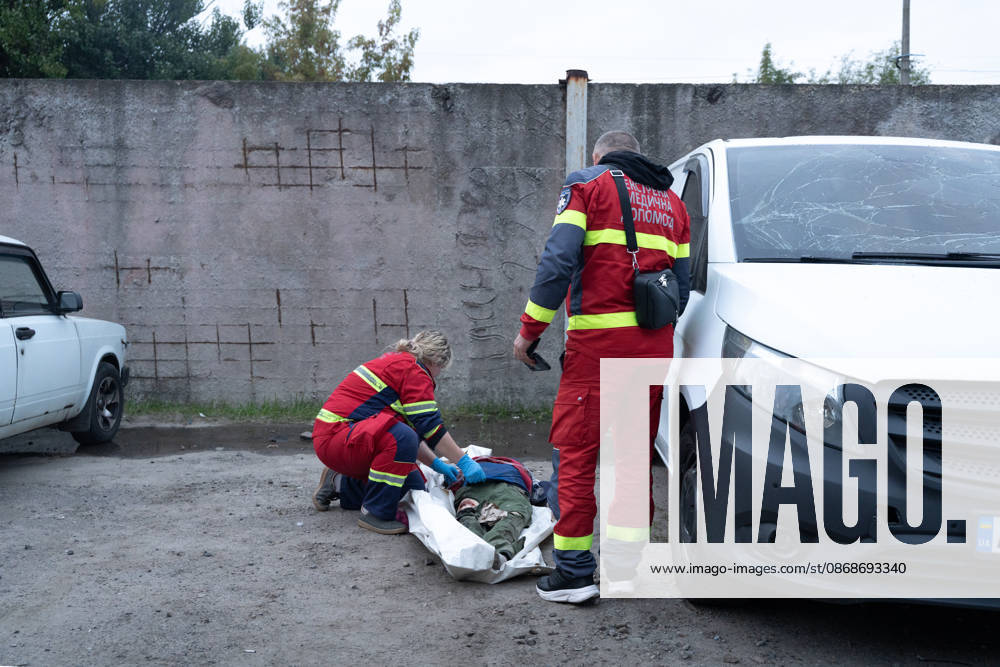 Local rescue workers identify the body of a woman following a Russian aerial attack on a bus repair warehouse in Kharkiv, Ukraine. Two people were killed in the attack, while emergency crews, firefighters and Red Cross volunteers worked to clear the rubble and search the damaged site. Kharkiv Ukraine - ZUMAm350 20261005_zip_m350_023