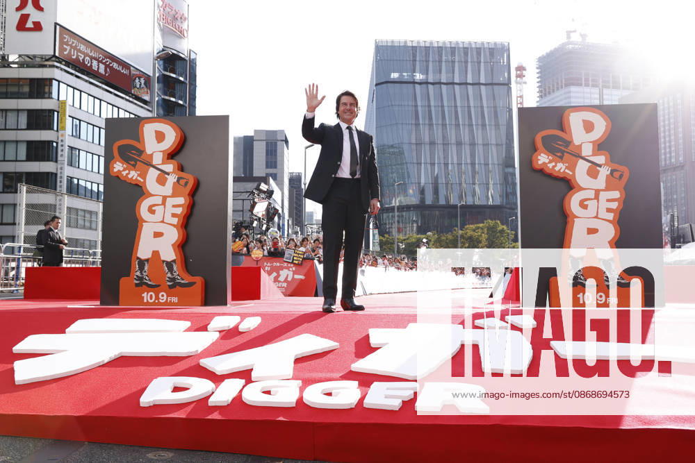 Star Tom Cruise poses for photos at the Digger Japan premiere on October 6, 2026, in Tokyo, Japan. Tom Cruise met with enthusiastic fans and signed autographs on the red carpet in the heart of Tokyo s Ginza district. aflo_353717687