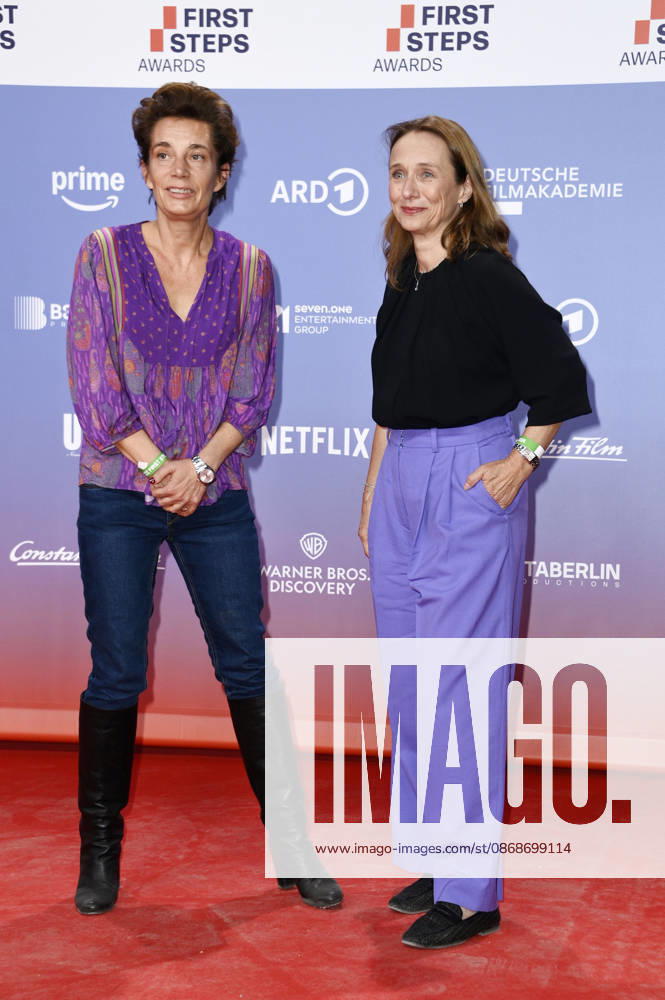 Sarah Duve-Schmid und Christina Große bei der 27. Verleihung der First Steps Awards 2026 im Theater des Westens. Berlin