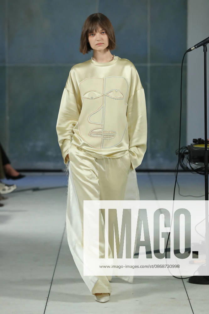 PFW - Litkovska Runway A model walks the runway during the Litkovska Womenswear Spring Summer 2027 show as part of the Paris Fashion Week on October 6, 2026 in Paris, France. Photo by Alain-Gil Gonzalez ABACAPRESS.COM Paris France