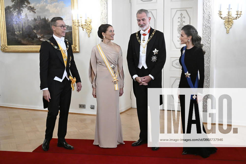 LKS 20261006 Spain s King Felipe (2nd right) and Queen Letizia (right) pose with Finland s President Alexander Stubb (left) and and his wife Suzanne Innes-Stubb (2nd left) before the dinner at the Presidential Palace in Helsinki, Finland, on October 6, 2026. Spain s King Felipe and Queen Letizia are on a two-day state visit to Finland. - HEIKKI SAUKKOMAA Helsinki Finland