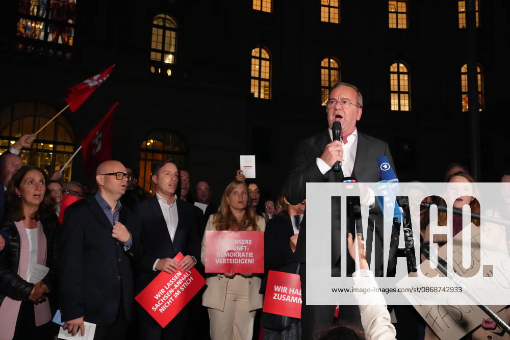 Demonstration der SPD Bundestagsfraktion in Berlin anlaesslich der Wahl des AfD Landtagspraesidenten in Sachsen-Anhalt Verteidigungsminister Boris Pistorius bei seiner energischen Rede zu den Teilnehmern bei einer spontanen Demonstration und Demozug durch Berlin anlaesslich der Wahl eines AfD Abgeordneten zum Landtagspraesidenten in Sachsen-Anhalt, Berlin, 06.10.2026 Berlin Berlin Deutschland