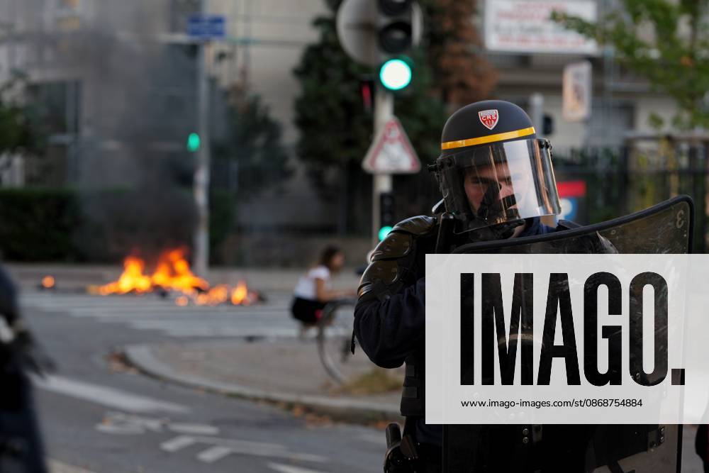 Nearly half million take to streets across France in student protests STRASBOURG, FRANCE - OCTOBER 6: Police take security measures as hundreds of students supported by the major French trade unions have taken to the streets across for a day of national protest in Strasbourg, France on October 6, 2026. They are protesting against overcrowded classrooms, a shortage of teachers, the poor condition of facilities, and the education budget for 2027. Hadi Mehraeen Anadolu Strasbourg France. Editorial use only. Please get in touch for any other usage.