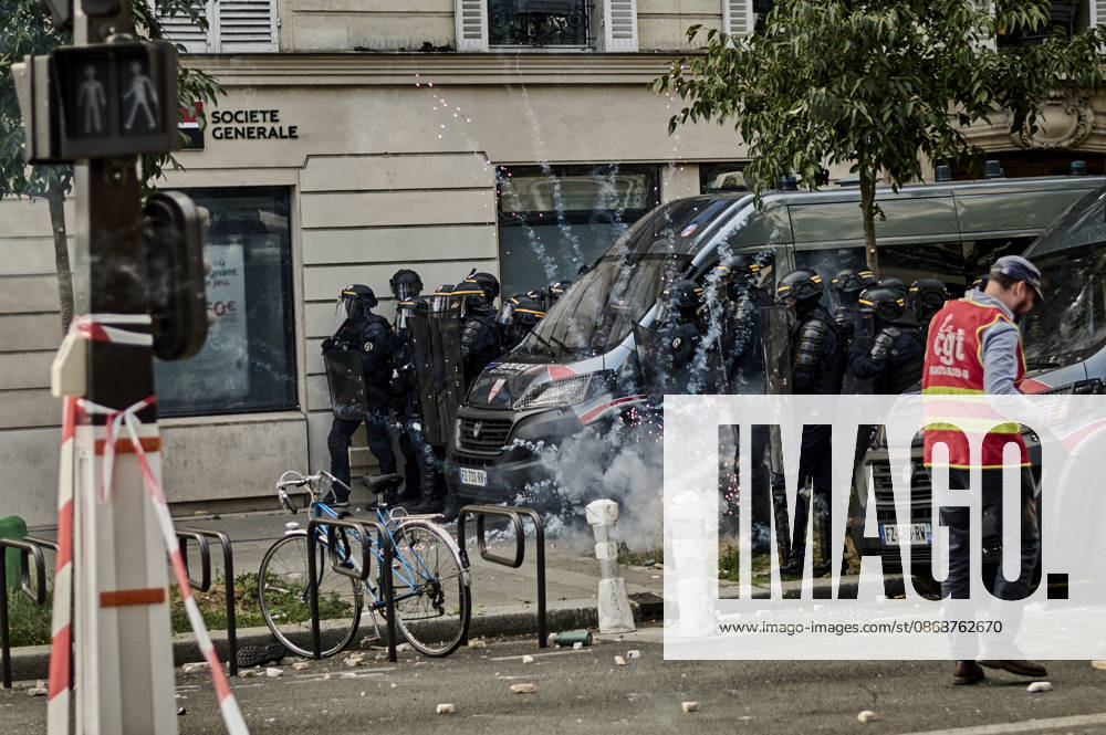 Tensions on the edge of the high school students protest in Paris, on October 6, 2026. - 06 10 2026 - France Ile-de-France (region) Paris - AntoninxBuratx Pictorium LePictorium_0342096
