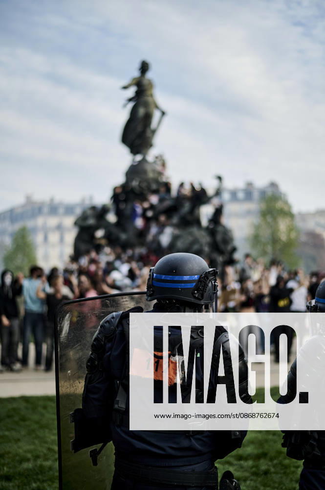 High school students protest in Paris, on October 6, 2026. - 06 10 2026 - France Ile-de-France (region) Paris - AntoninxBuratx Pictorium LePictorium_0342100