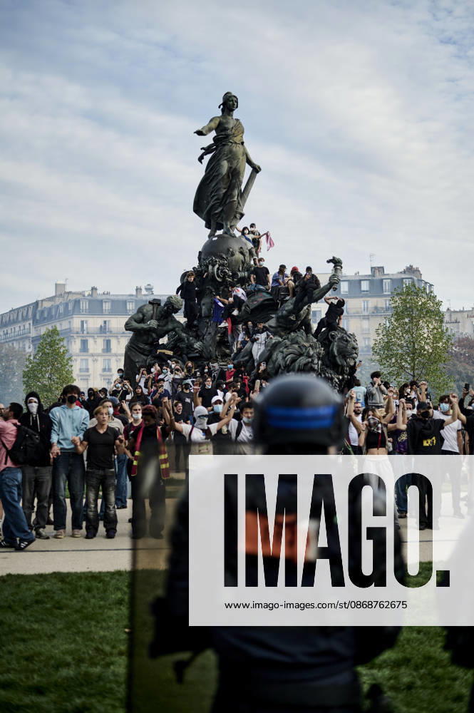 High school students protest in Paris, on October 6, 2026. - 06 10 2026 - France Ile-de-France (region) Paris - AntoninxBuratx Pictorium LePictorium_0342101