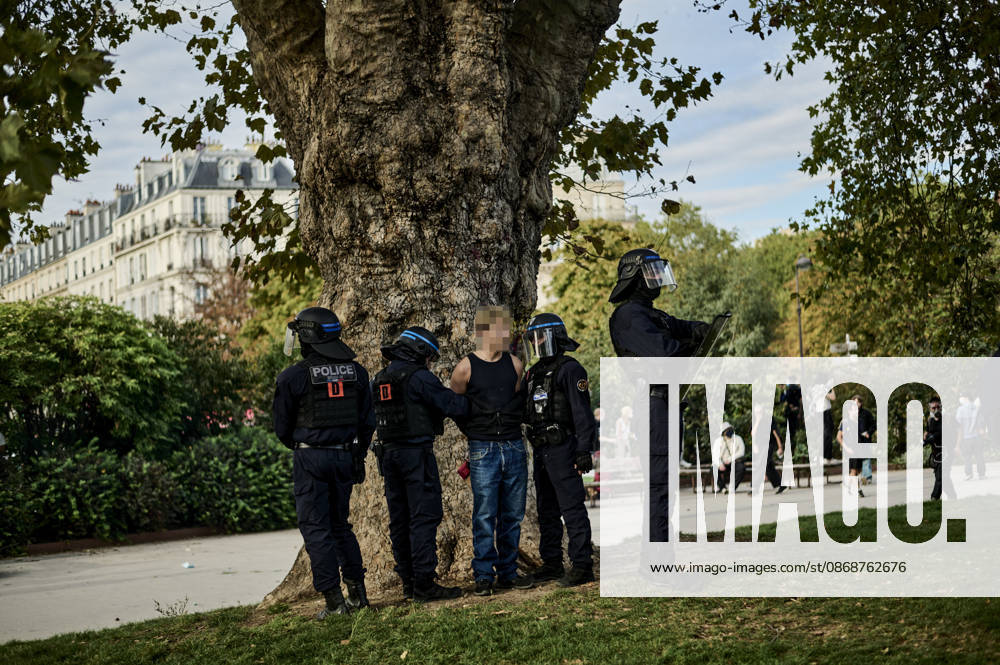 Tensions on the edge of the high school students protest in Paris, on October 6, 2026. - 06 10 2026 - France Ile-de-France (region) Paris - AntoninxBuratx Pictorium LePictorium_0342102