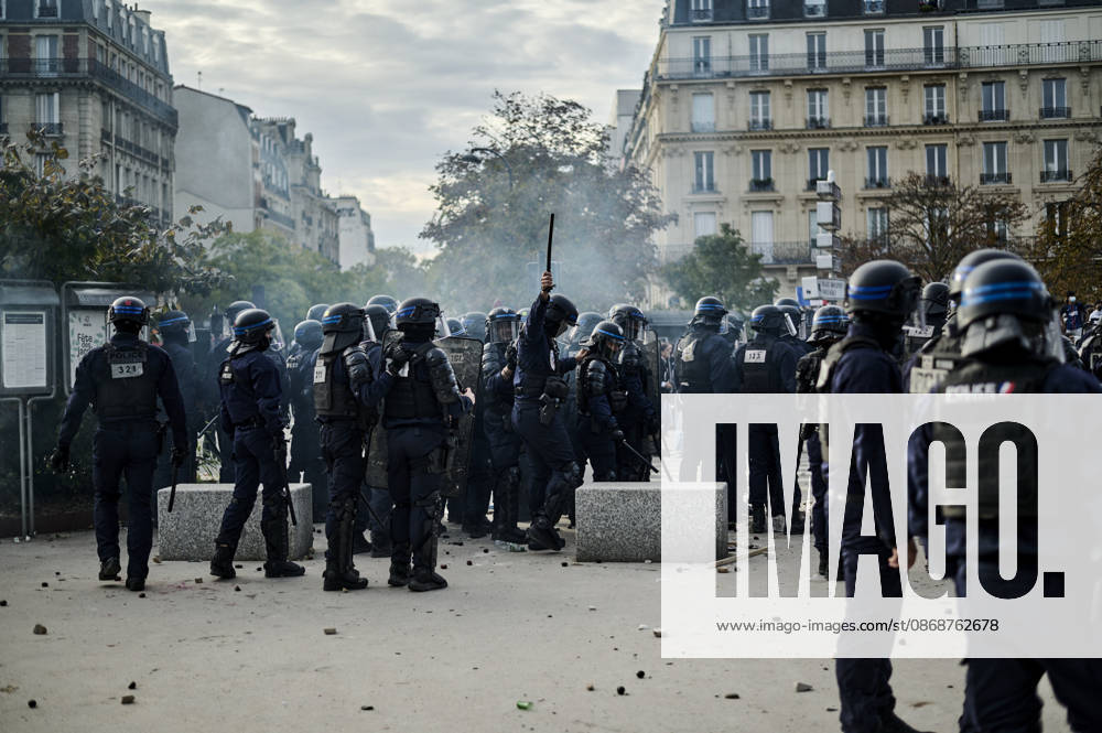 Tensions on the edge of the high school students protest in Paris, on October 6, 2026. - 06 10 2026 - France Ile-de-France (region) Paris - AntoninxBuratx Pictorium LePictorium_0342104