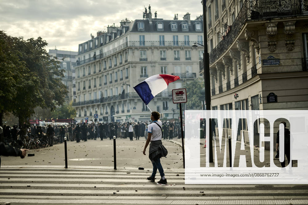 High school students protest in Paris, on October 6, 2026. - 06 10 2026 - France Ile-de-France (region) Paris - AntoninxBuratx Pictorium LePictorium_0342095
