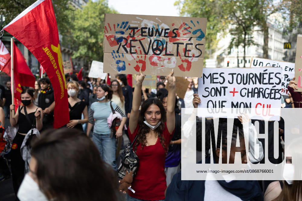 Student Demonstration - Paris RL Protesters hold signs as they take part in a demonstration as part of a nationwide day of actions called by high-school students, joined by unions and teachers, who for days have been demanding better learning conditions in protests punctuated by violent confrontations in Paris on October 6, 2026. Photo by Raphael Lafargue ABACAPRESS.COM Paris France