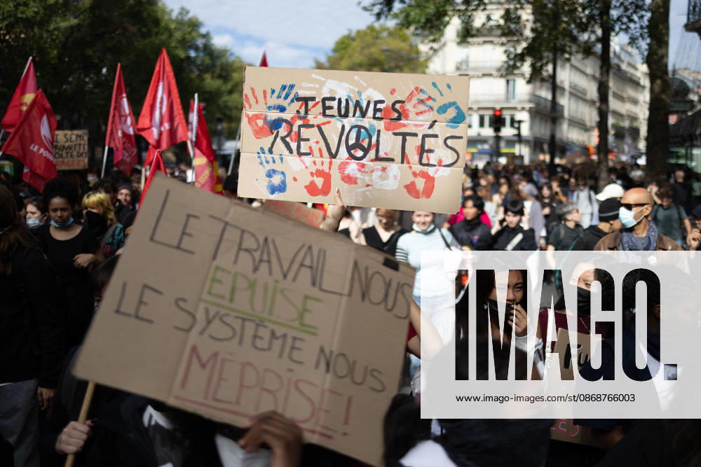 Student Demonstration - Paris RL Protesters hold signs as they take part in a demonstration as part of a nationwide day of actions called by high-school students, joined by unions and teachers, who for days have been demanding better learning conditions in protests punctuated by violent confrontations in Paris on October 6, 2026. Photo by Raphael Lafargue ABACAPRESS.COM Paris France