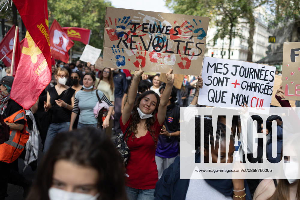 Student Demonstration - Paris RL Protesters hold signs as they take part in a demonstration as part of a nationwide day of actions called by high-school students, joined by unions and teachers, who for days have been demanding better learning conditions in protests punctuated by violent confrontations in Paris on October 6, 2026. Photo by Raphael Lafargue ABACAPRESS.COM Paris France