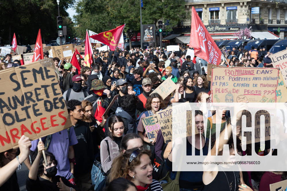 Student Demonstration - Paris RL Protesters hold signs as they take part in a demonstration as part of a nationwide day of actions called by high-school students, joined by unions and teachers, who for days have been demanding better learning conditions in protests punctuated by violent confrontations in Paris on October 6, 2026. Photo by Raphael Lafargue ABACAPRESS.COM Paris France