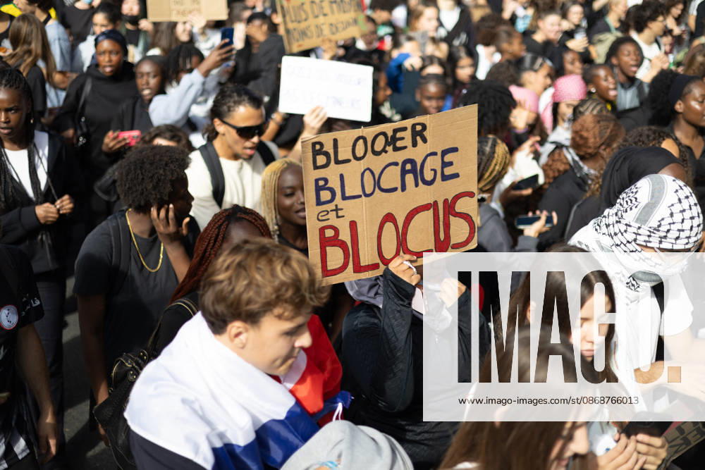 Student Demonstration - Paris RL Protesters hold signs as they take part in a demonstration as part of a nationwide day of actions called by high-school students, joined by unions and teachers, who for days have been demanding better learning conditions in protests punctuated by violent confrontations in Paris on October 6, 2026. Photo by Raphael Lafargue ABACAPRESS.COM Paris France