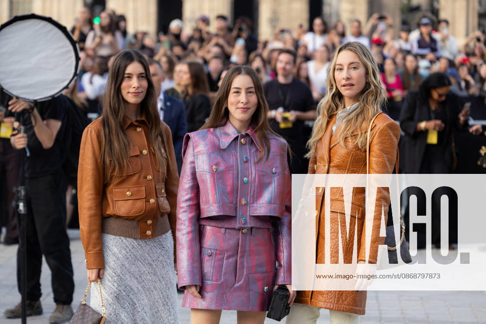 Este, Alana, and Danielle Haim at the Louis Vuitton Women’s Ready-to-Wear Spring Summer 2026 Collection fashion show during Paris Fashion Week, October 6, 2026 Florian Lavielle Bestimage Celebrities at the Louis Vuitton Women’s Ready-to-Wear Spring Summer 2026 Collection fashion show during Paris Fashion Week on October 6, 2026, Paris, France