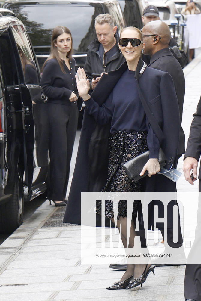 Céline Dion greets her fans in the rain as she leaves the Royal Monceau Hotel in Paris, before heading to the La Plénitude Arena in Paris La Défense to continue her concert series, October 7, 2026 Christophe Aubert Bestimage Celine Dion greets fans in the rain as she leaves the Royal Monceau Hotel in Paris, before heading to the La Plénitude Arena at Paris La Défense to continue her concert series on October 7, 2026 Paris, France