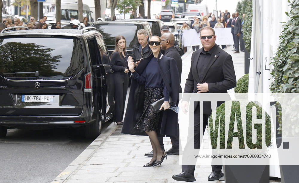 Céline Dion greets her fans in the rain as she leaves the Royal Monceau Hotel in Paris, before heading to the La Plénitude Arena in Paris La Défense to continue her concert series, October 7, 2026 Christophe Aubert Bestimage Celine Dion greets fans in the rain as she leaves the Royal Monceau Hotel in Paris, before heading to the La Plénitude Arena at Paris La Défense to continue her concert series on October 7, 2026 Paris, France