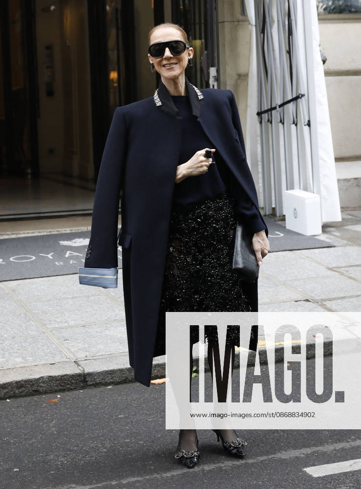 Céline Dion greets her fans in the rain as she leaves the Royal Monceau Hotel in Paris, before heading to the La Plénitude Arena in Paris La Défense to continue her concert series, October 7, 2026 Marc Ausset Lacroix Bestimage Celine Dion greets fans in the rain as she leaves the Royal Monceau Hotel in Paris, before heading to the La Plénitude Arena at Paris La Défense to continue her concert series on October 7, 2026 Paris France