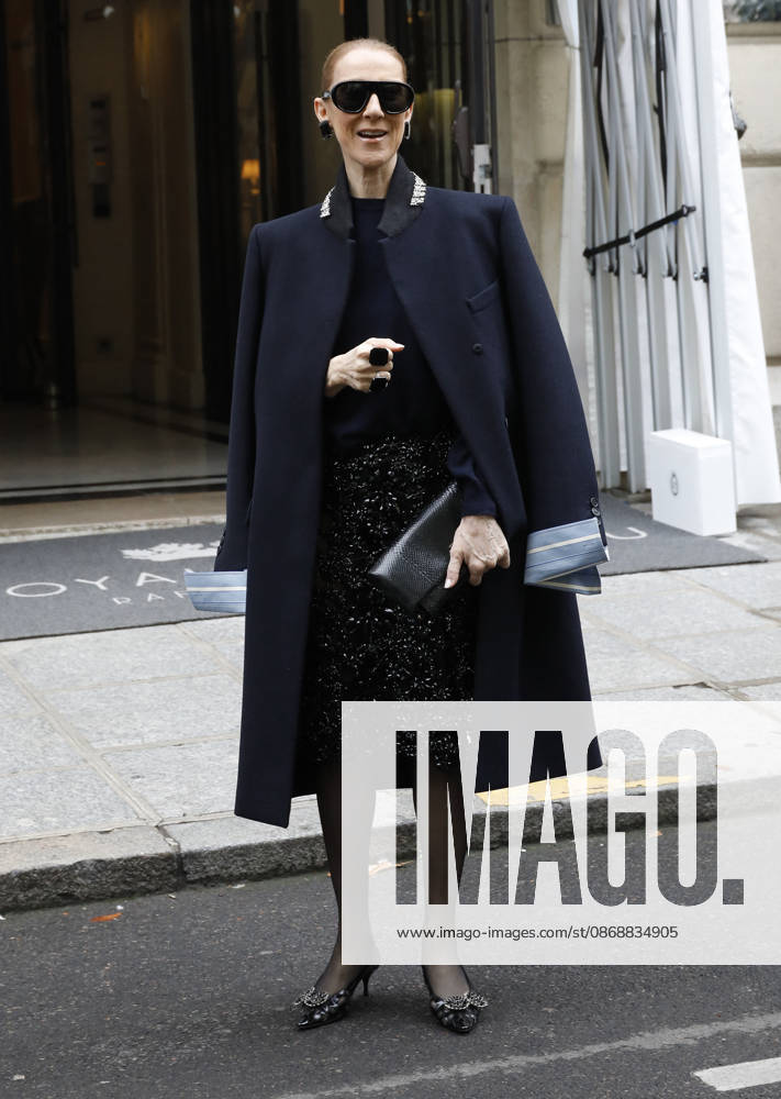 Céline Dion greets her fans in the rain as she leaves the Royal Monceau Hotel in Paris, before heading to the La Plénitude Arena in Paris La Défense to continue her concert series, October 7, 2026 Marc Ausset Lacroix Bestimage Celine Dion greets fans in the rain as she leaves the Royal Monceau Hotel in Paris, before heading to the La Plénitude Arena at Paris La Défense to continue her concert series on October 7, 2026 Paris France