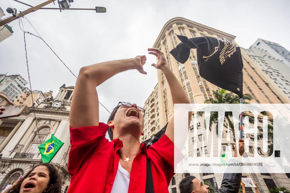 Rio de Janeiro, Brazil. October 7, 2026. March for Democracy: Students gather to protest the rise of the far right and march through the city center (Cinelo¢ndia) in support of President Lula s candidacy. Photo: . - ZUMAl255 20261007_zip_l255_012