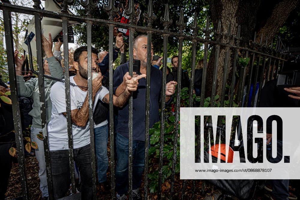 Pro-Israeil counter protestors challenge pro-Palestine demonstrators in London, UK - 7 OCT 2026. Pro-Israeil counter protestors seen challenging pro-Palestine demonstrators from behind park railings for choosing the 3rd anniversary of the October 7th attack by Hamas to protest against Israel’s war on Gaza. Pro-Palestine activists from Central London Universities chose the 3rd anniversary of the October 7th attack by Hamas to protest against Israel’s war on Gaza. They clashed en route with pro-Israeli counter protestors. The demonstration was arranged by an inter-uni coalition that includes King’s College and LSE. London United Kingdom
