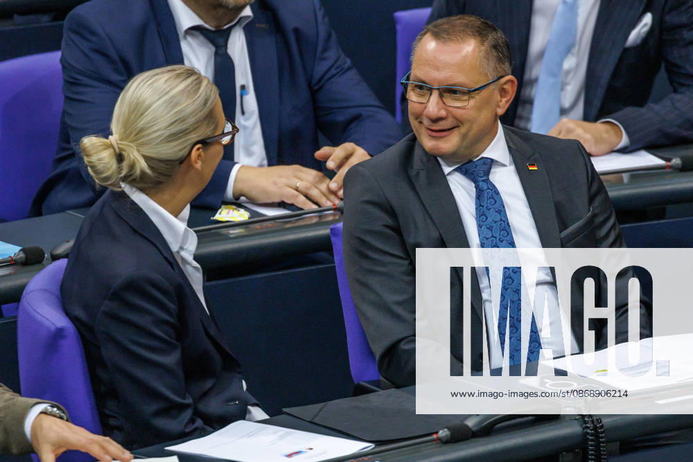 Bundestag Alice Weidel und Tino Chrupalla (AfD) im Deutschen Bundestag am 08.10.26 in Berlin. Berlin Berlin Deutschland Bundestag