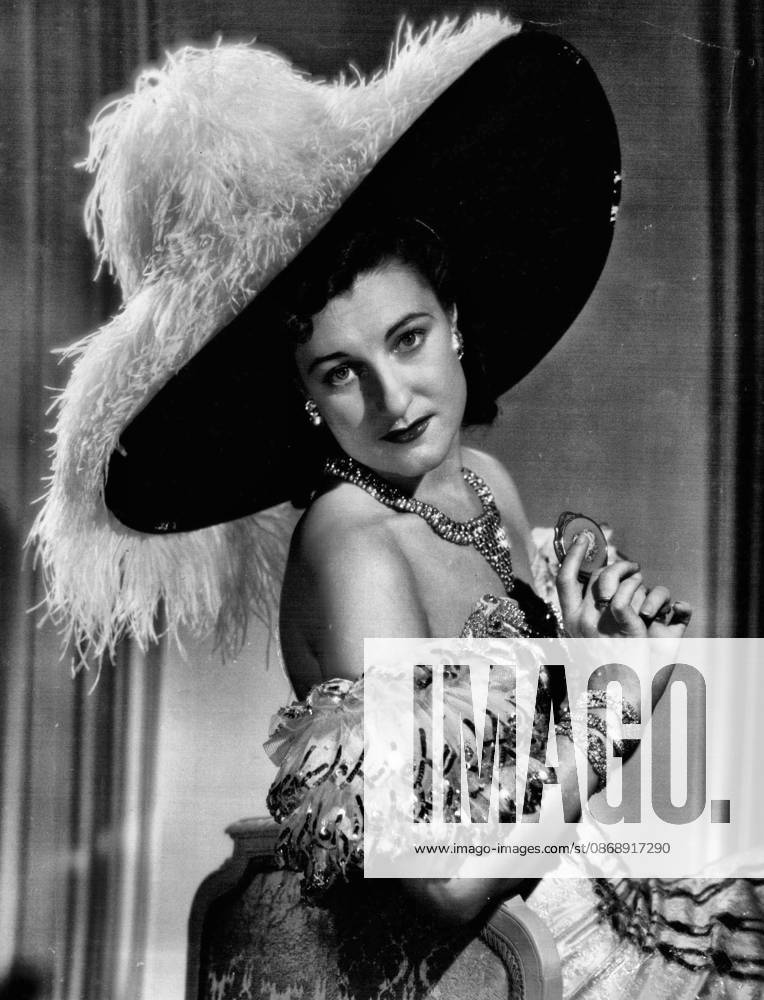 Evie Hayes. November 21, 1940. (Photo by Athol Shmith).