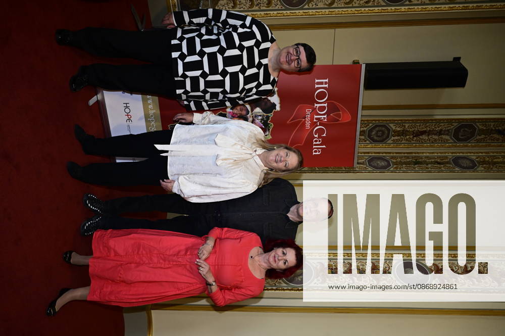Lea Ackermann, Kathy Kelly, Stefan Hippler und Viola Klein beim Pressegespräch und Präsentation des 16. HOPE-Award zur 18. HOPE-Gala Dresden im Schauspielhaus Dresden. Dresden