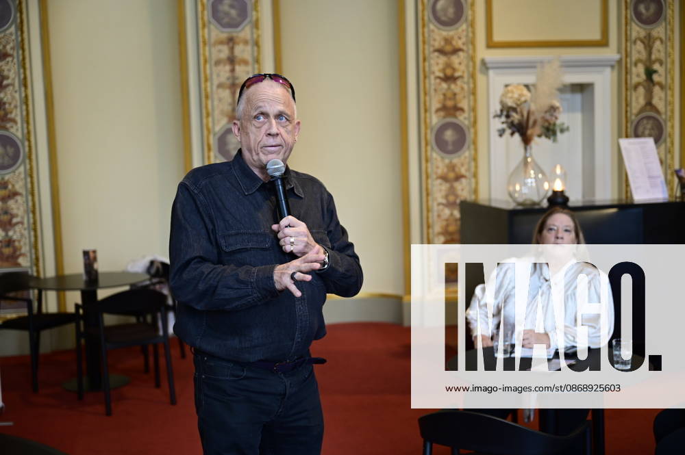 Stefan Hippler und Kathy Kelly beim Pressegespräch und Präsentation des 16. HOPE-Award zur 18. HOPE-Gala Dresden im Schauspielhaus Dresden. Dresden