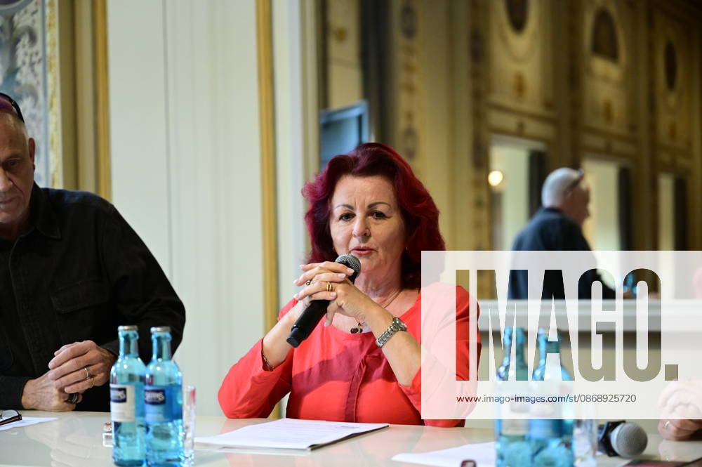 Viola Klein beim Pressegespräch und Präsentation des 16. HOPE-Award zur 18. HOPE-Gala Dresden im Schauspielhaus Dresden. Dresden