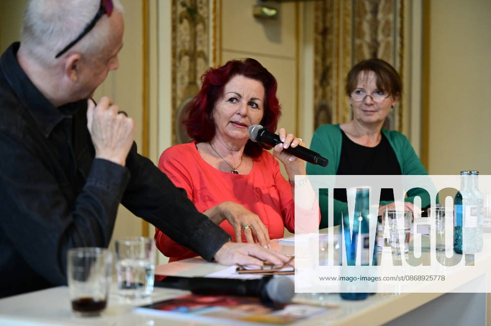 Stefan Hippler, Viola Klein und Sabine Mutschke beim Pressegespräch und Präsentation des 16. HOPE-Award zur 18. HOPE-Gala Dresden im Schauspielhaus Dresden. Dresden