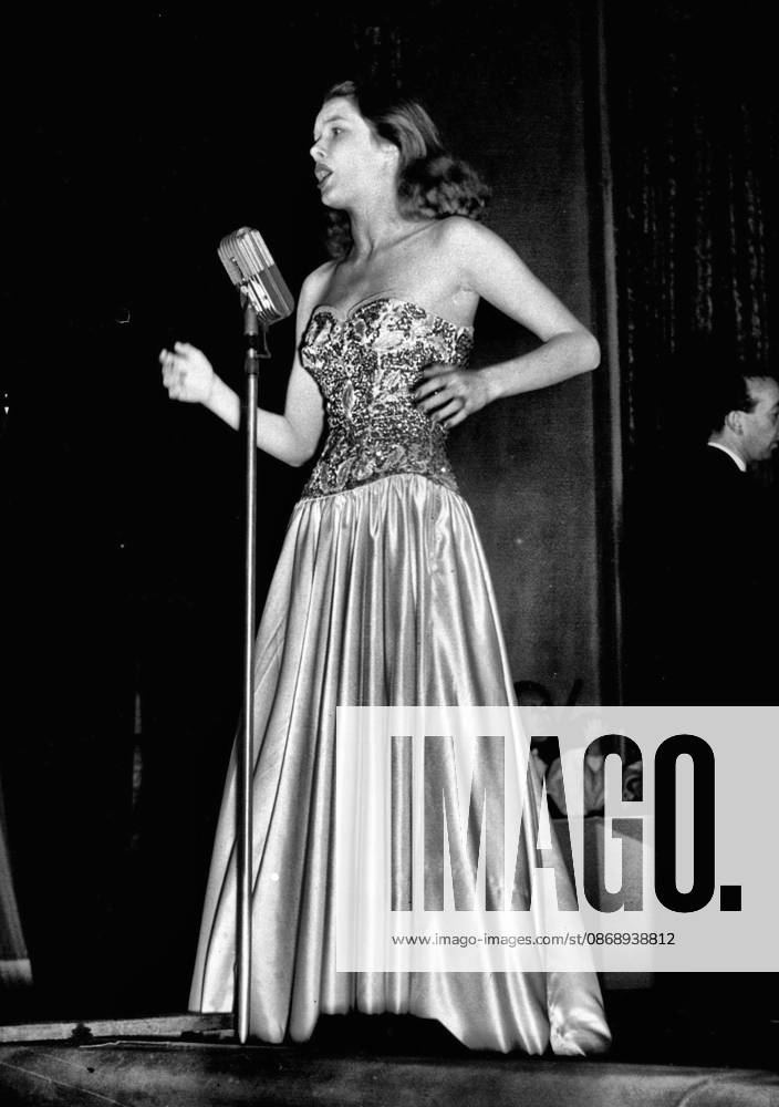 Rehearsing For the Roys Command Variety show - Sally Anne Howes, daughter of Bobby Howes, Photographed during rehearsals for the Variety show today. Final rehearsals were held today for tonight s Royal Command Variety performance at the Victoria Palace, which the king will hear specially broadcast to his room at Birmingham Palace. October 29, 1951. (Photo by Fox Photos)