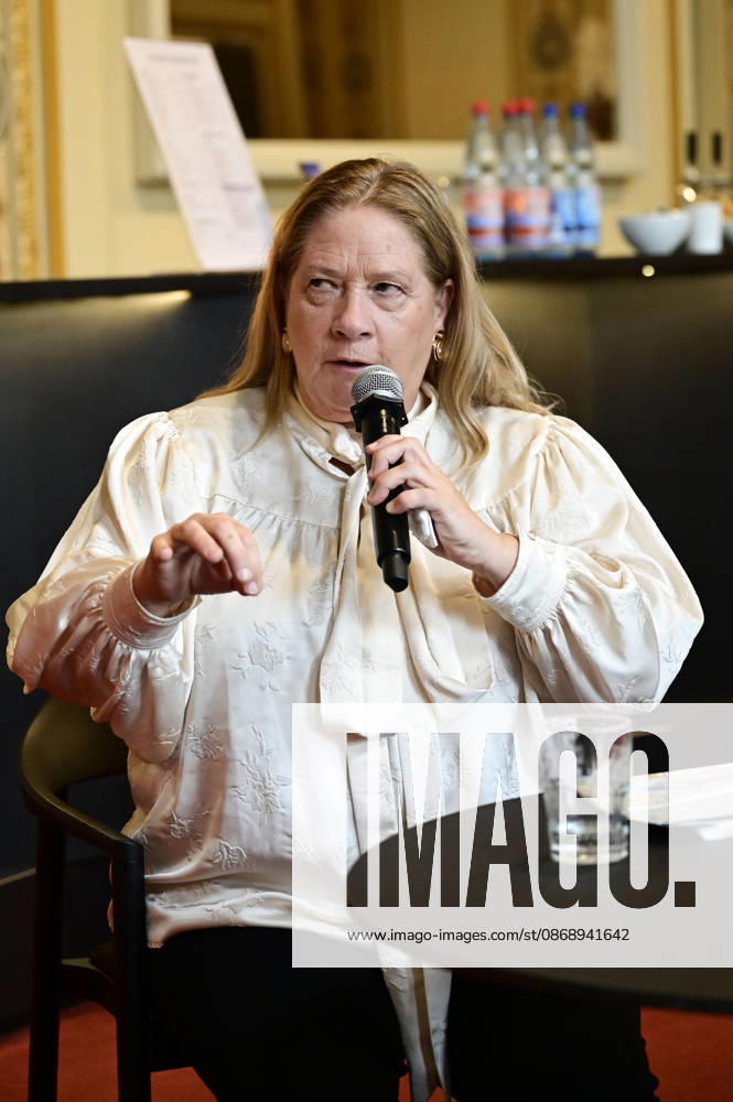 Kathy Kelly beim Pressegespräch und Präsentation des 16. HOPE-Award zur 18. Hope Gala 2026 im Schauspielhaus Dresden. Dresden