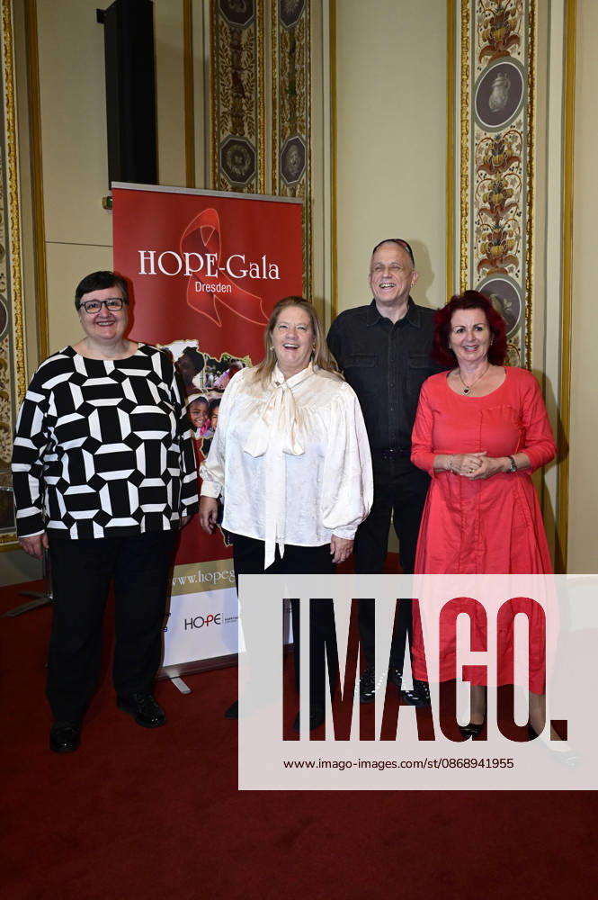Lea Ackermann, Kathy Kelly, Stefan Hippler und Viola Klein beim Pressegespräch und Präsentation des 16. HOPE-Award zur 18. Hope Gala 2026 im Schauspielhaus Dresden. Dresden