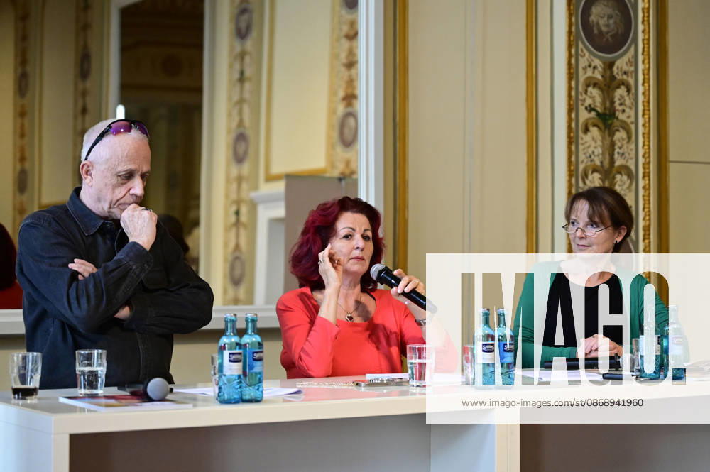 Stefan Hippler, Viola Klein und Sabine Mutschke beim Pressegespräch und Präsentation des 16. HOPE-Award zur 18. Hope Gala 2026 im Schauspielhaus Dresden. Dresden