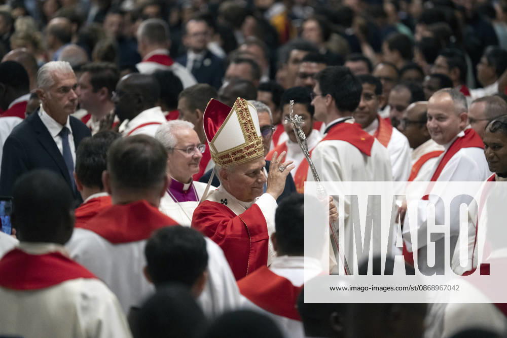 ITALY - POPE - VATICAN-2026 10 8 Italy, Rome, Vatican, 2026 10 8 Pope Leo XIV officiates the holy mass for the inauguration of the academic year of the pontifical universities at the St. Peter s Basilica in the Vatican. - NO BOOKS