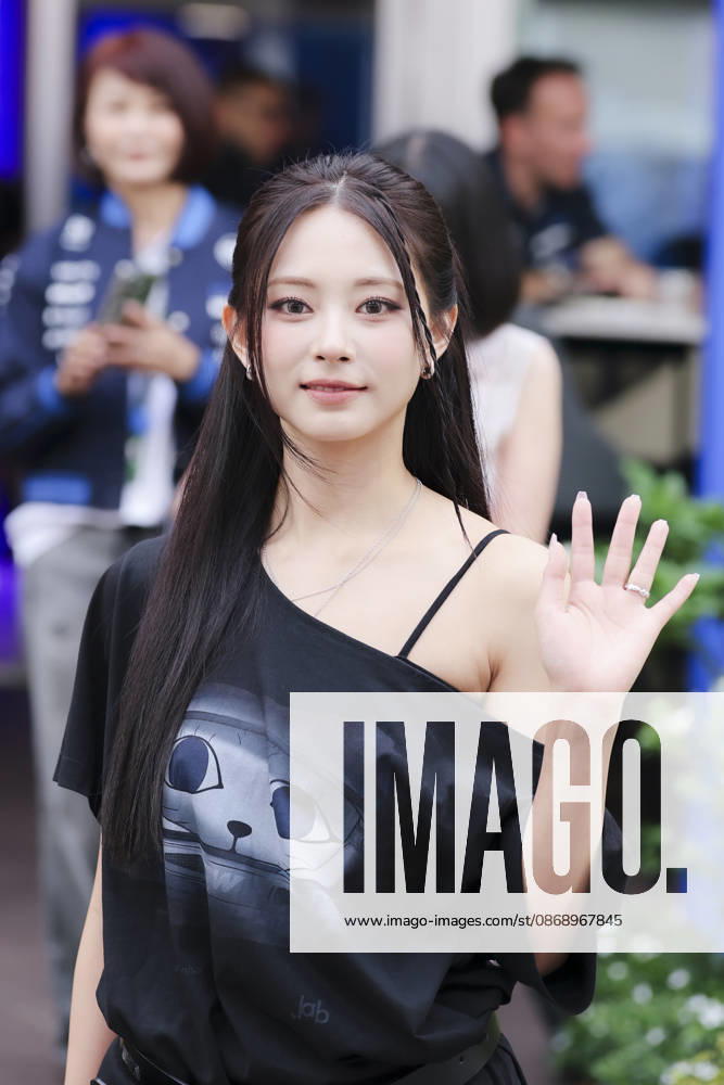 TZUYU (CHOU TZU-YU), Taiwanese member of K-pop girl group TWICE, visits the Williams Racing paddock as part of her collaboration with the team ahead of the 2026 Formula 1 Singapore Grand Prix at Marina Bay Street Circuit in Singapore. Tzuyu takes part in a series of activities and interactions with Williams Racing team members during her visit. Singapore Singapore - ZUMAh201 20261008_zsp_h201_006