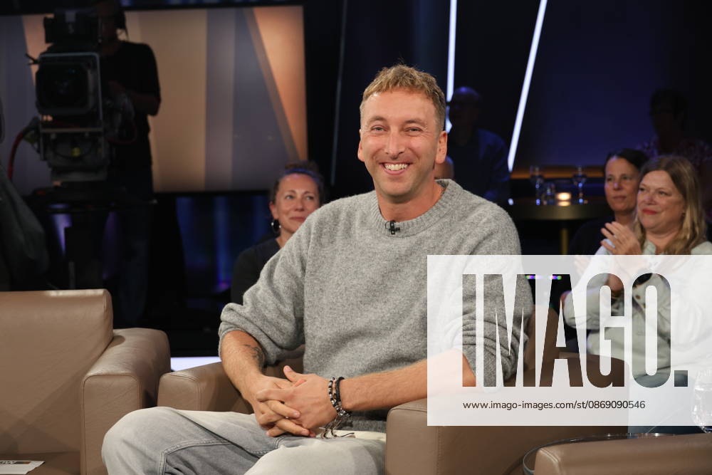 Torge Oelrich alias Freshtorge, Comedian, zu Gast in der NDR Talk Show am 9.10.2026 im 3. Programm des NDR Fernsehen, Fototermin vor der Aufzeichnung am 2.10.2026 im Fernsehstudio Hamburg Lokstedt