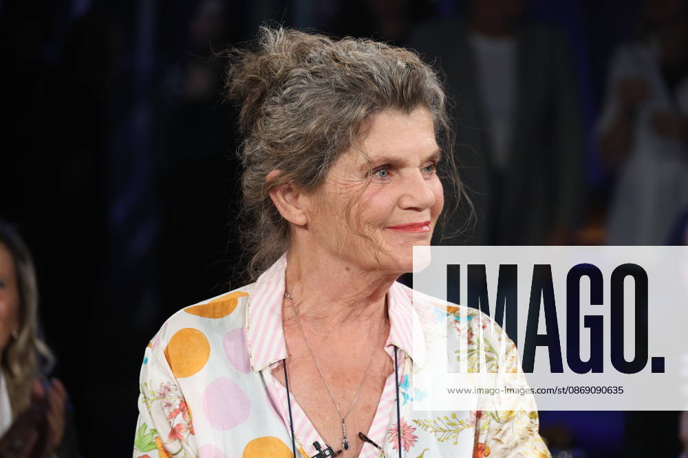Sonja Moor, Ehefrau von Moderator Max Moor, zu Gast in der NDR Talk Show am 9.10.2026 im 3. Programm des NDR Fernsehen, Fototermin vor der Aufzeichnung am 2.10.2026 im Fernsehstudio Hamburg Lokstedt