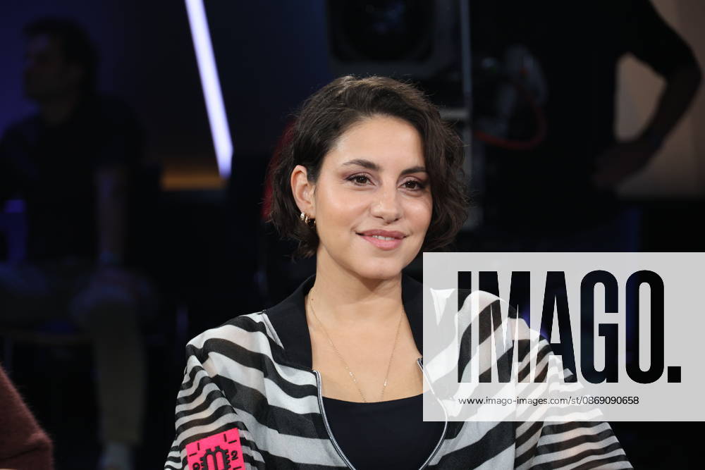 Almila Bagriacik, Schauspielerin, zu Gast in der NDR Talk Show am 9.10.2026 im 3. Programm des NDR Fernsehen, Fototermin vor der Aufzeichnung am 2.10.2026 im Fernsehstudio Hamburg Lokstedt