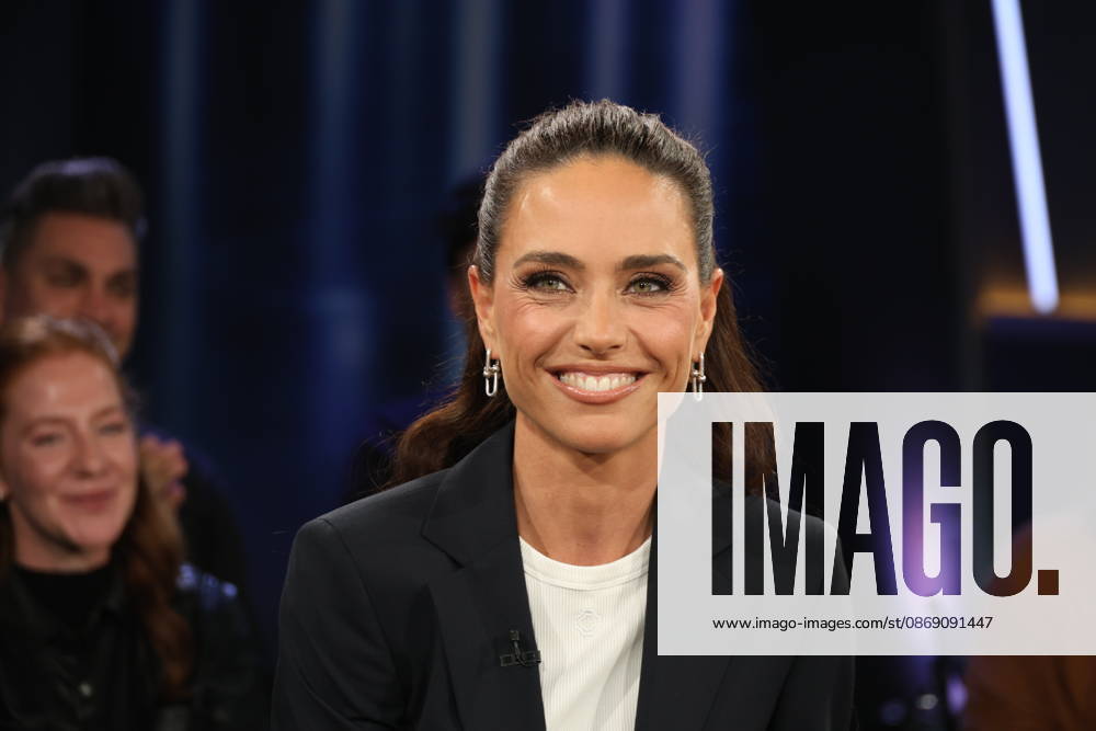 Franca Lehfeldt, Journalistin und Unternehmerin, zu Gast in der NDR Talk Show am 9.10.2026 im 3. Programm des NDR Fernsehen, Fototermin vor der Aufzeichnung am 2.10.2026 im Fernsehstudio Hamburg Lokstedt