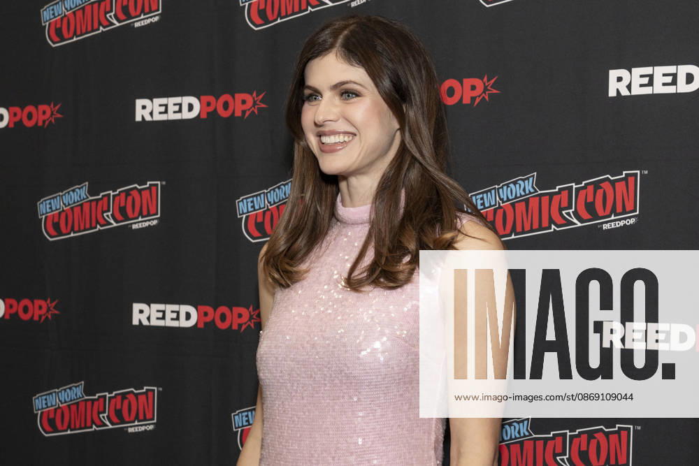 ALEXANDRA DADDARIO attends the press room for Anne RiceÃ¢â‚¬â ¢s Mayfair Witches on AMC Plus during New York Comic Con at Jacob Javits Convention Center in New York. 9 October 2026 New York USA - ZUMAa265 20261009_zep_a265_042