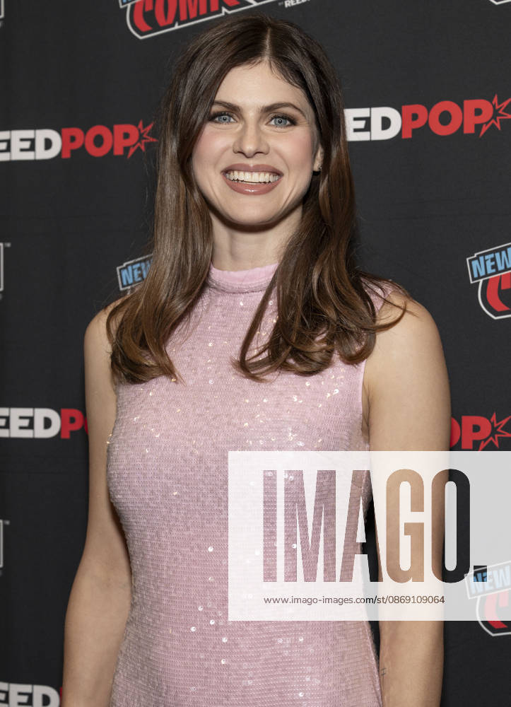 ALEXANDRA DADDARIO attends the press room for Anne RiceÃ¢â‚¬â ¢s Mayfair Witches on AMC Plus during New York Comic Con at Jacob Javits Convention Center in New York. 9 October 2026 New York USA - ZUMAa265 20261009_zep_a265_045