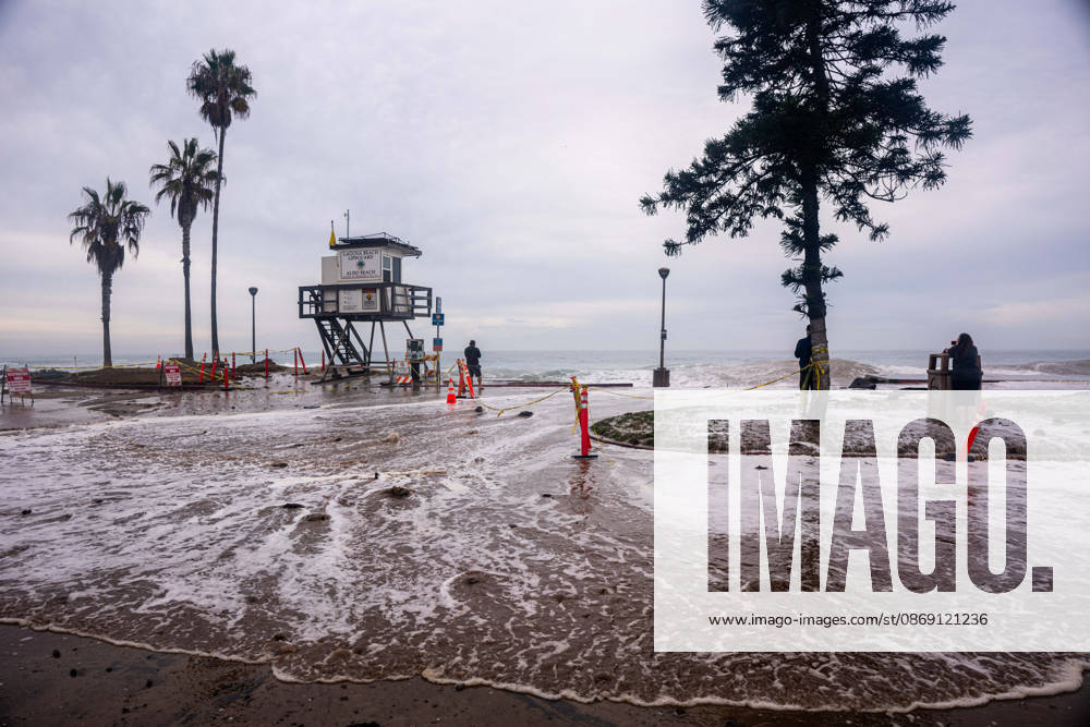 Aliso Beach in Laguna Beach, California, Sustains Erosion from Heavy Swells on October 10, 2026. Laguna Beach USA - ZUMAg219 20261010_znp_g219_001
