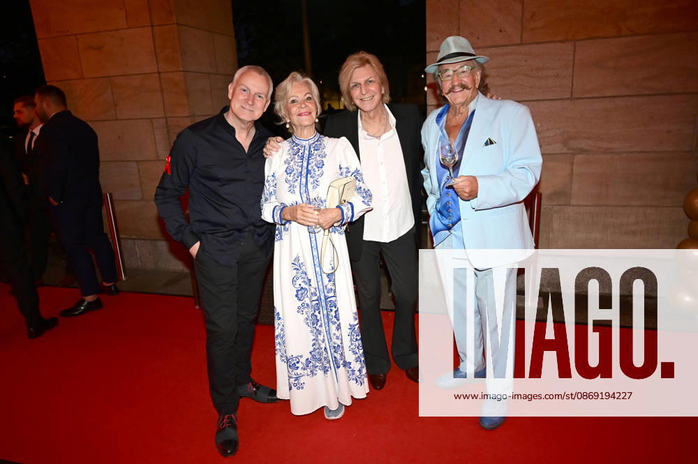 Dirk Michaelis, Dorit Gäbler, Ritchie Barton und Karl-Heinz Bellmann bei der 18. Hope Gala 2026 im Schauspielhaus. Dresden