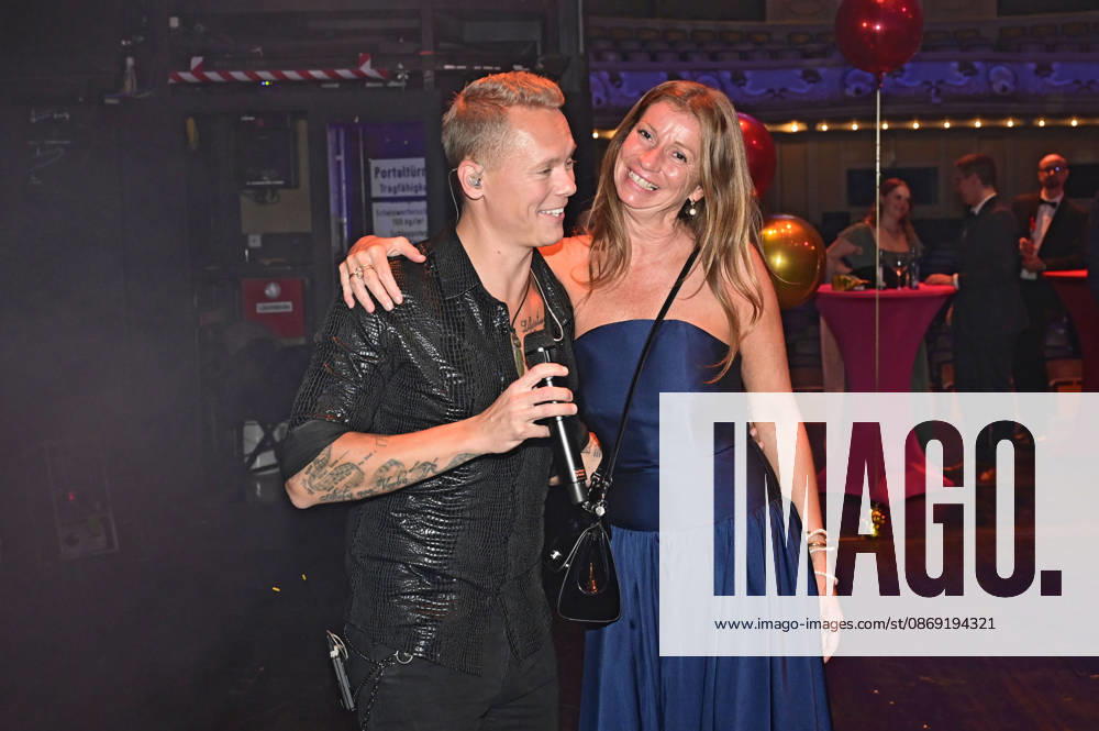 Milan Devinne mit Gast bei der 18. Hope Gala 2026 im Schauspielhaus. Dresden
