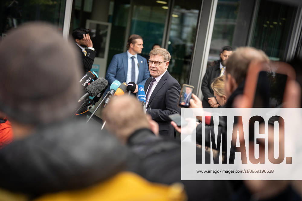 Johann Wadephul, Außenminister, gibt vor dem Konrad-Adenauer-Haus zu den aktuellen Entwicklungen in der Ukraine ein Statement ab;Präsidiumsklausurtagung der CDU Deutschlands in Berlin, Oktober 2026, Berlin Berlin Deutschland Konrad-Adenauer-Haus