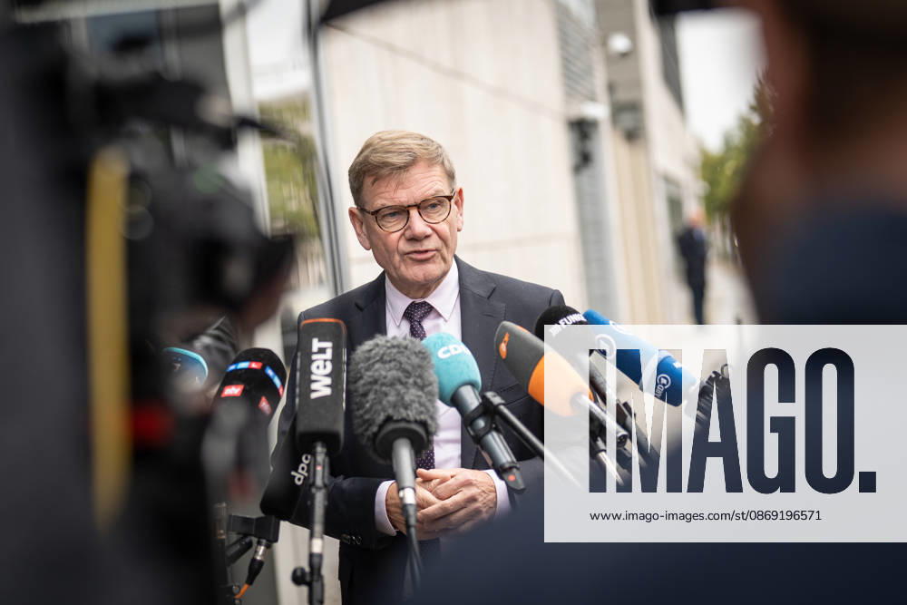 Johann Wadephul, Außenminister, gibt vor dem Konrad-Adenauer-Haus zu den aktuellen Entwicklungen in der Ukraine ein Statement ab;Präsidiumsklausurtagung der CDU Deutschlands in Berlin, Oktober 2026, Berlin Berlin Deutschland Konrad-Adenauer-Haus